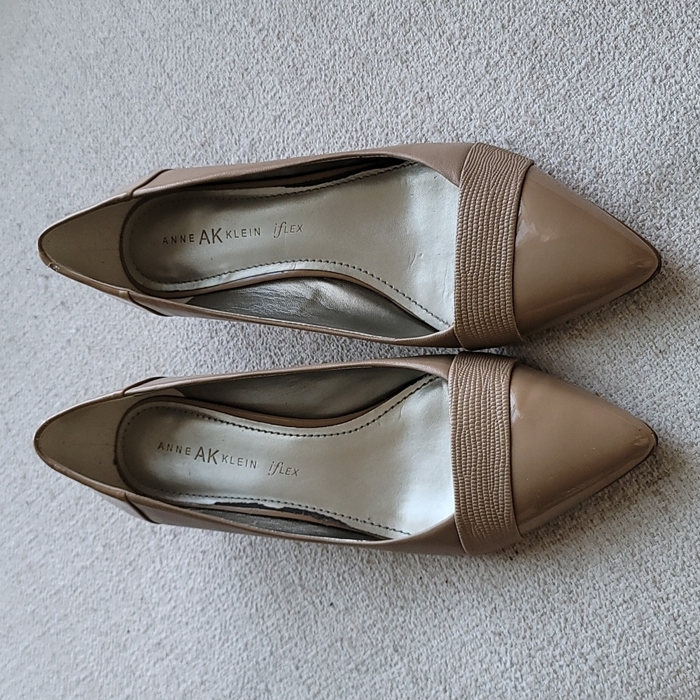 NWOT Anne Klein nude kitten heel sz 9.5